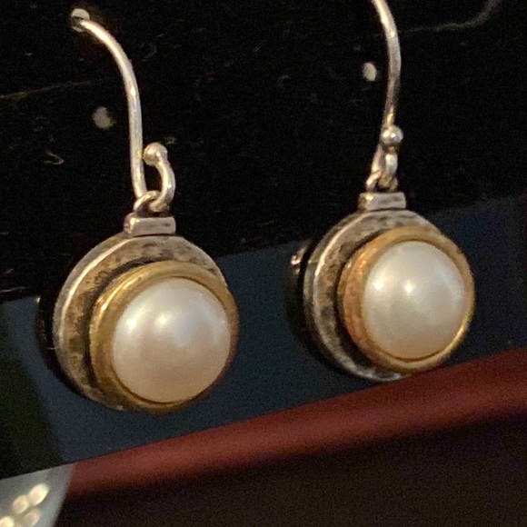 RARE Silpada Simple Pearl Earrings W3406, NIB. - Picture 1 of 3